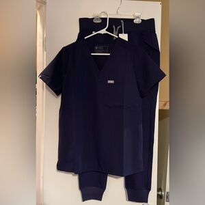 Figs Scrub Set